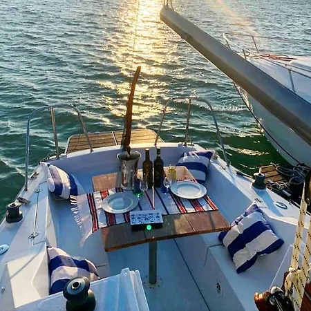 Hotel na wodzie Barca A Vela Blue Marlin *