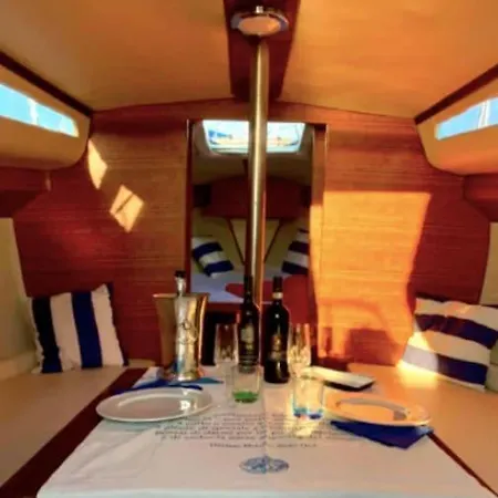 Botel Barca A Vela Blue Marlin Rosignano Solvay